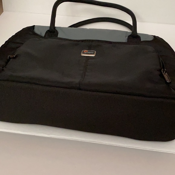 Lowepro laptop bag. - Picture 2 of 8